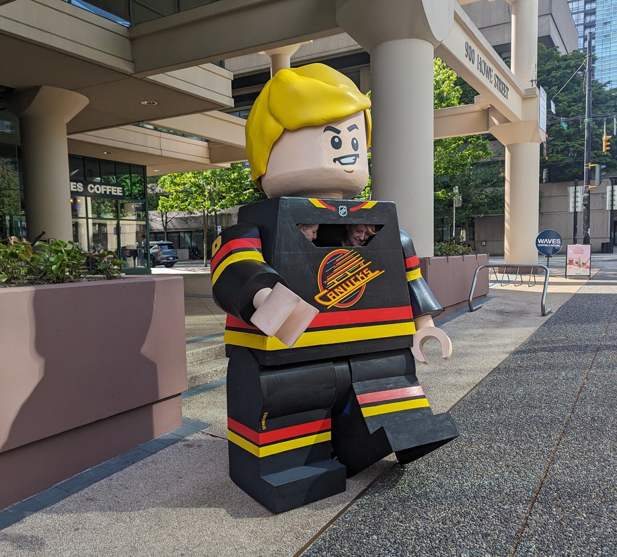 lego-canucks-block-boeser-vancouver-3